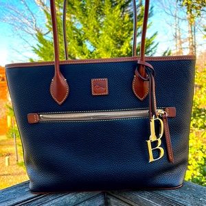 Black purse still new. Very good condition